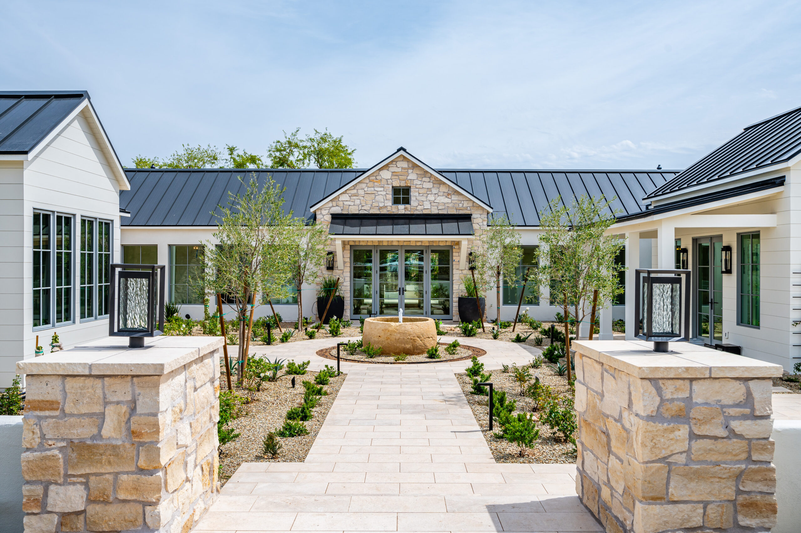 Belmont- Modern house with circular fountain in the middle